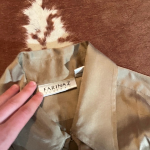 Farinaz Taghavi gold blouse 
size 4 
silk blend
No flaws - Picture 3 of 6